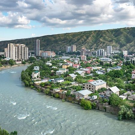 Royal Tulip Hotel & Casino, Tiflis Exterior foto The Rioni River in Vladikavkaz