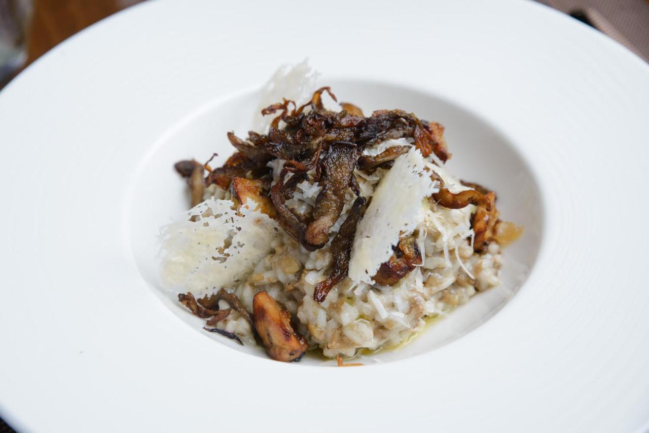 Royal Tulip Hotel & Casino, Tiflis Exterior foto A risotto with black truffle