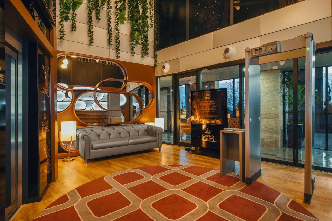 Royal Tulip Hotel & Casino, Tiflis Exterior foto The lobby of the hotel
