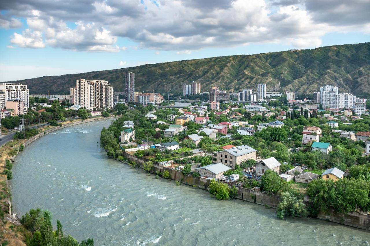 Royal Tulip Hotel & Casino, Tiflis Exterior foto The Rioni River in Vladikavkaz