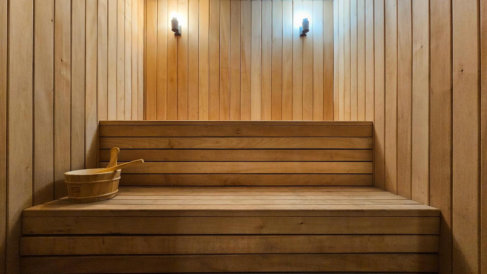 Royal Tulip Hotel & Casino, Tiflis Exterior foto A Finnish sauna